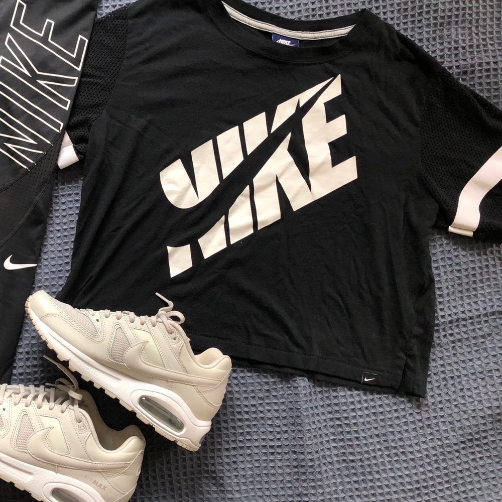 NIKE cropped mesh sleeve top
